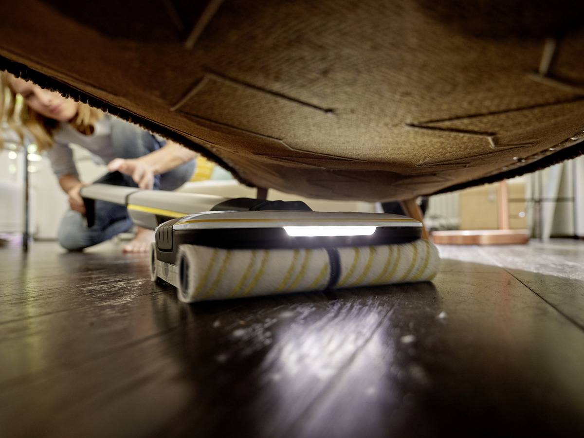 FC_7_Cordless_Extra_living_room_wooden_floor_app_01_CI20-Web_1200_Max